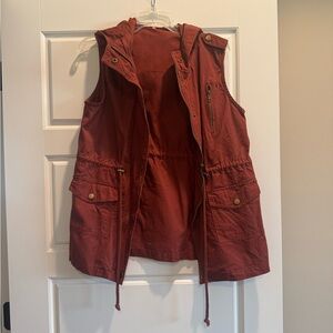 Rust Sleeveless Utility Vest